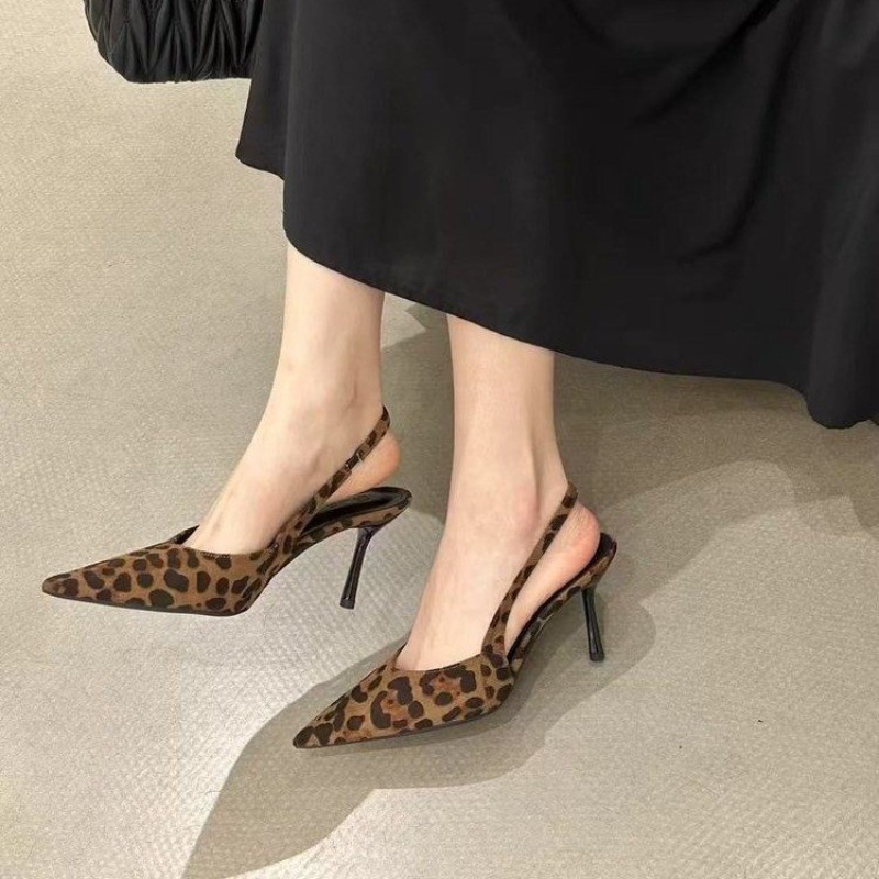 Franse spitse pumps met luipaa - Leopard Print Heels recensie en prijs