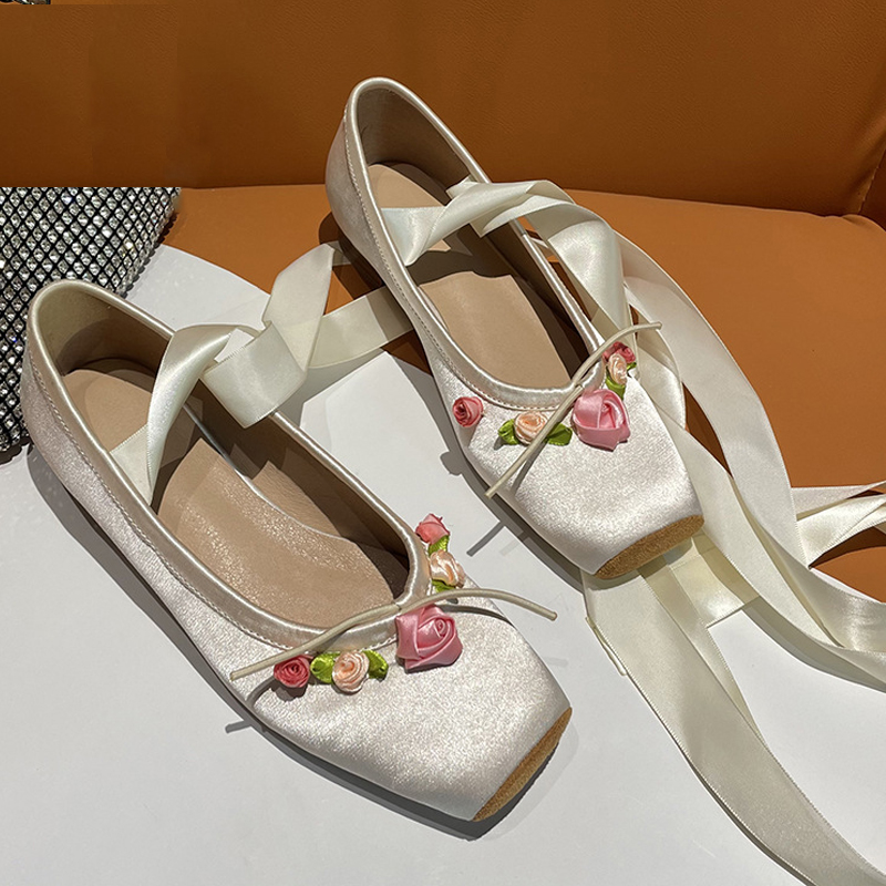 Roze satijnen Mary Janes met v - Ribbon Tie Heel recensie en prijs