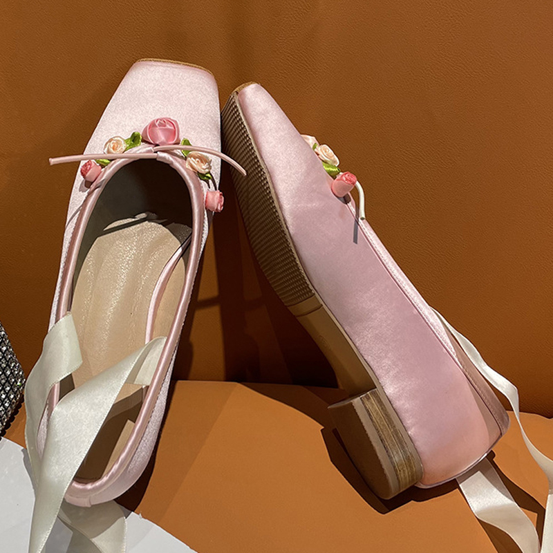 Roze satijnen Mary Janes met v - Ribbon Tie Heel recensie en prijs