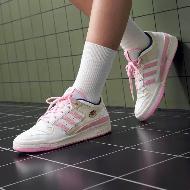 Adidas Clover x Disney samenwe - Women Shoes Hong Kong recensie en prijs